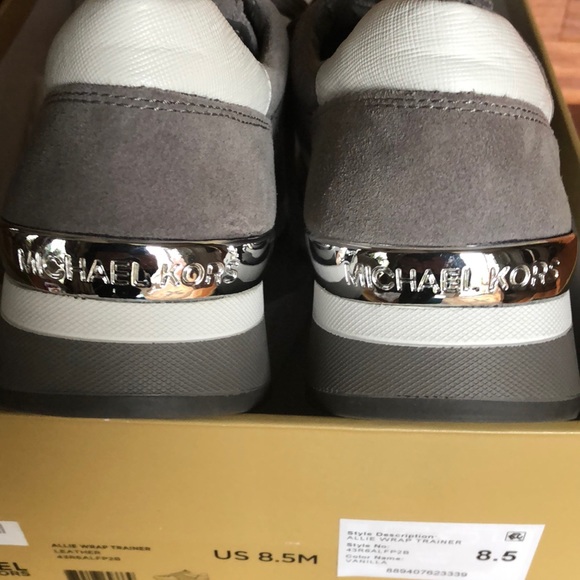 Michael Kors Sneakers - Picture 3 of 8